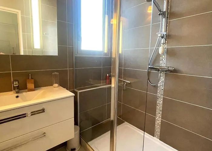 Centre - T2 Confortable Avec Balcon Et Parking Prive - Fr-1-420-156